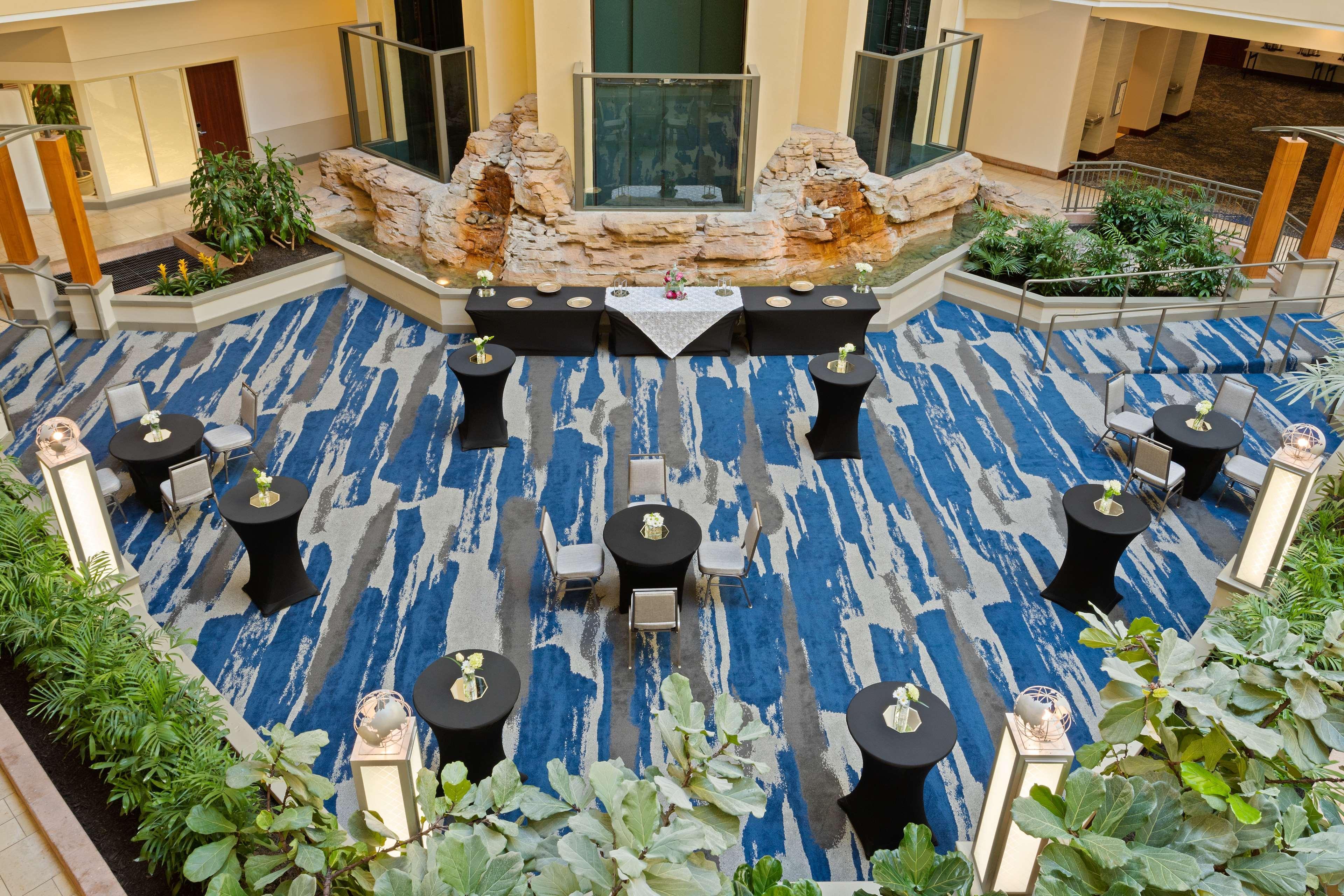 Embassy Suites By Hilton Tampa Usf Near Busch Gardens Luaran gambar